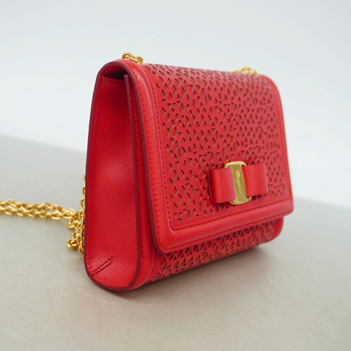 Salvatore Ferragamo Red Color Leather Shoulder Bag (Pre-Owned)