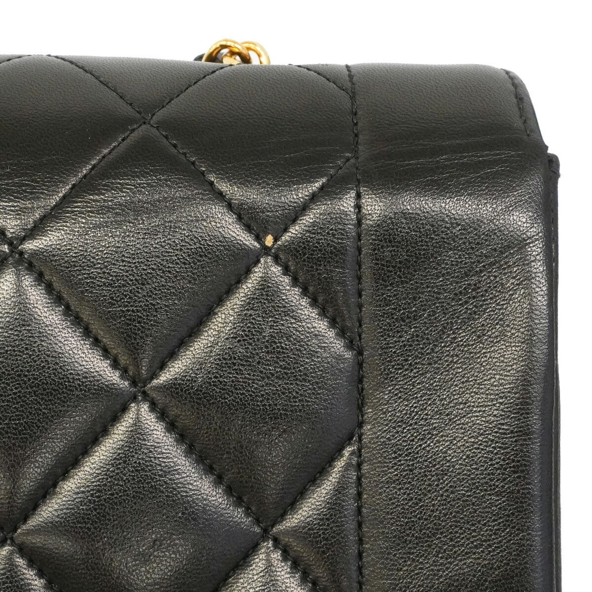 Chanel Black Leather Shoulder Bag (Pre-Owned)
