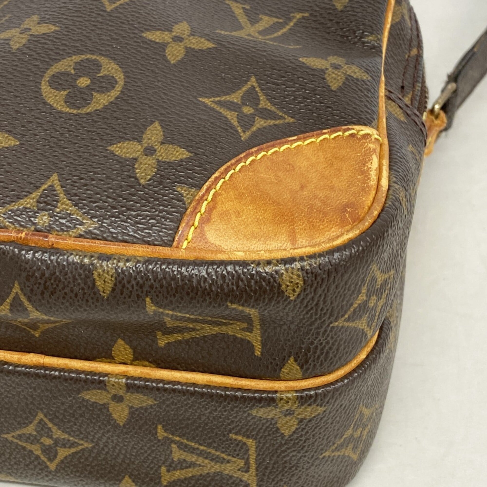 Louis Vuitton Brown Shoulder Bag (Pre-Owned)