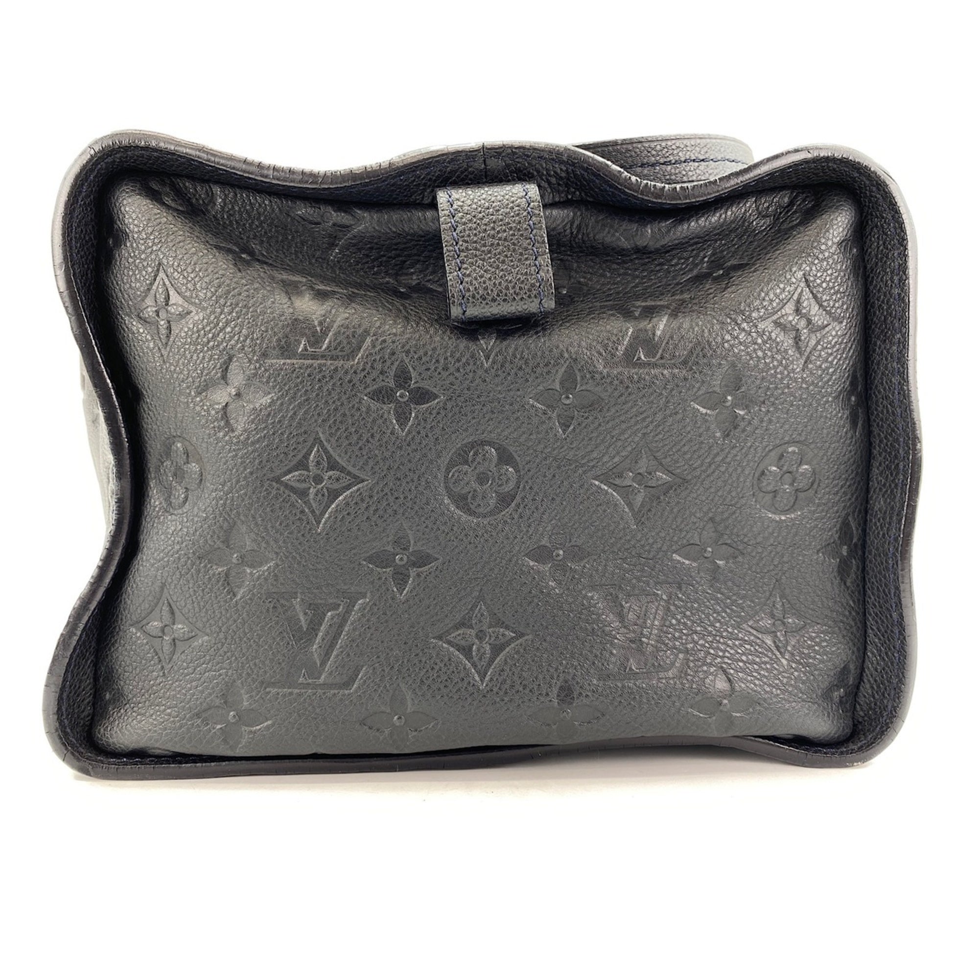 Louis Vuitton Black Handbag (Pre-Owned)