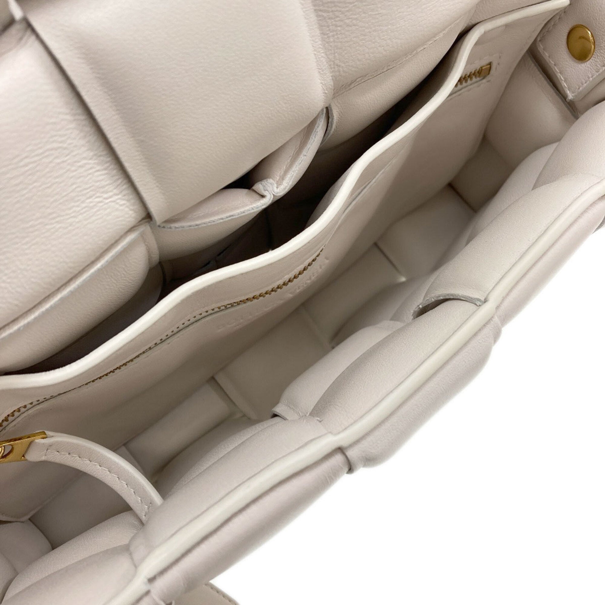 Bottega Veneta White Leather Shoulder Bag (Pre-Owned)