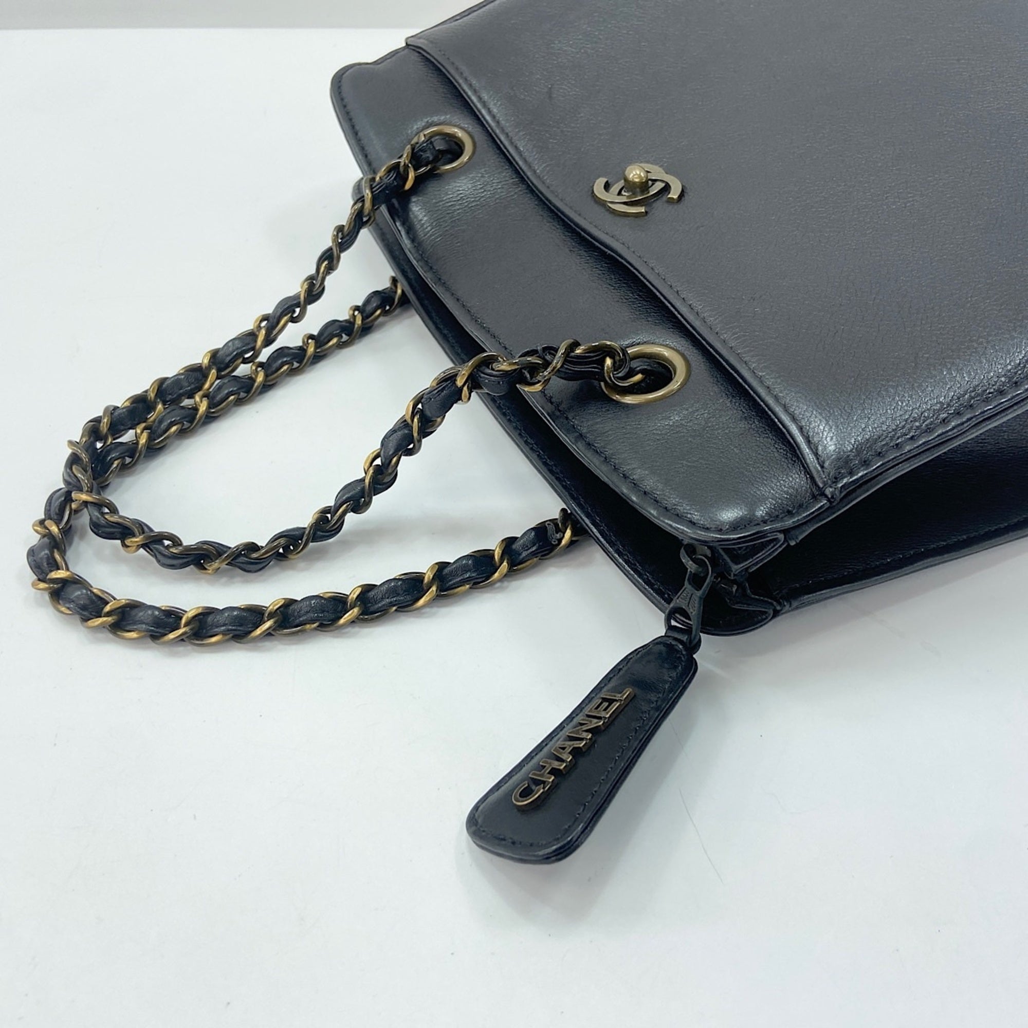 Chanel Black Handbag (Pre-Owned)