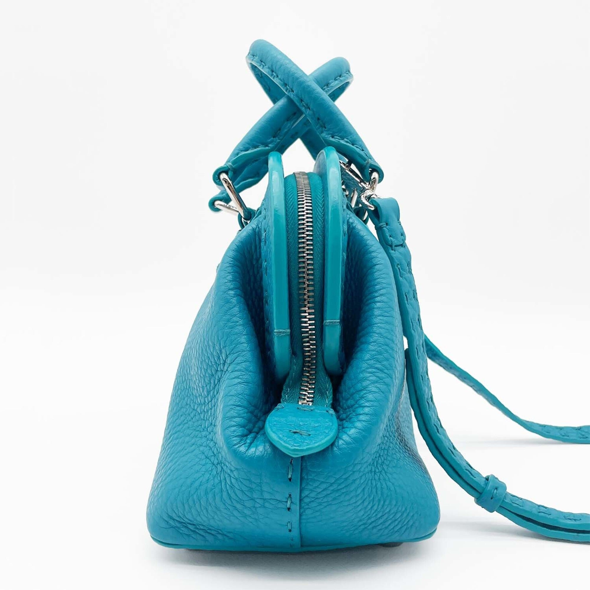 Fendi Blue Leather Shoulder Bag (Pre-Owned)