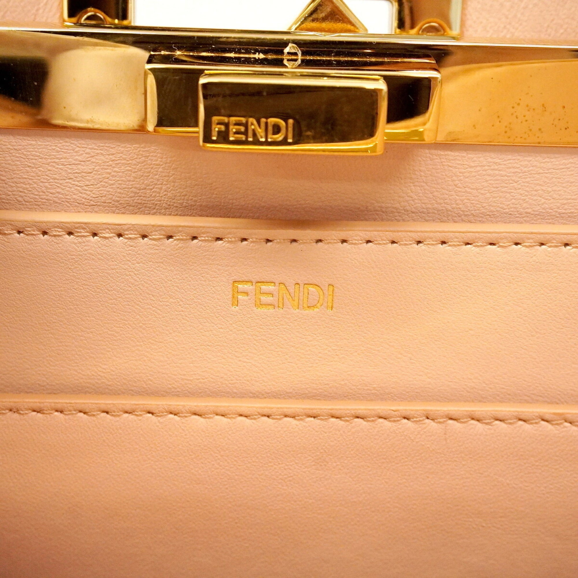 Fendi White Leather Handbag (Pre-Owned)