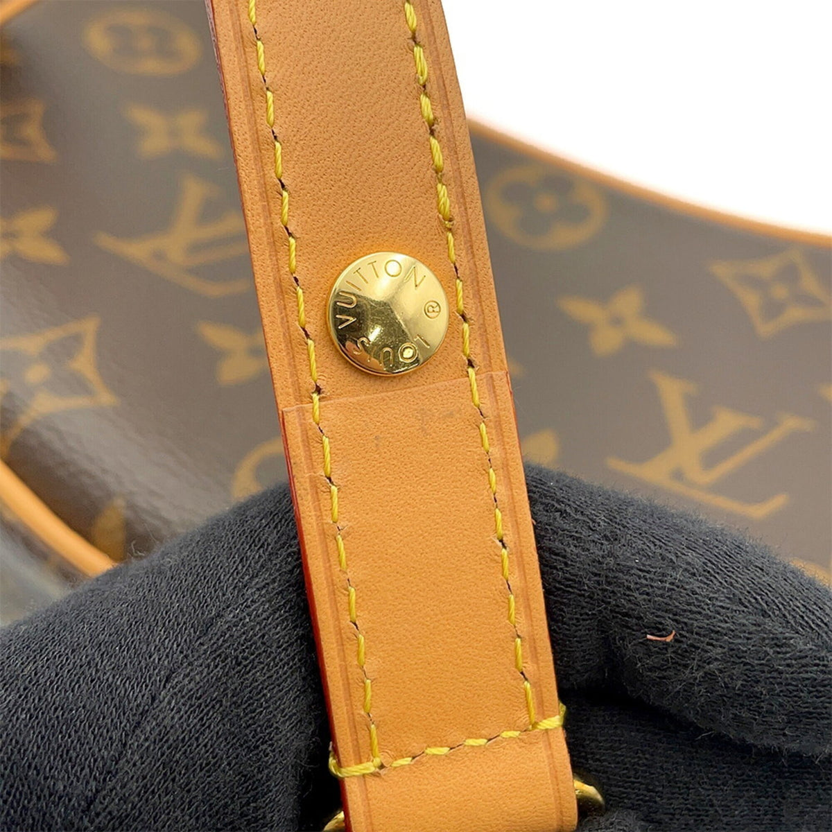 Louis Vuitton Monogram Beige Monogram Shoulder Bag (Pre-Owned)