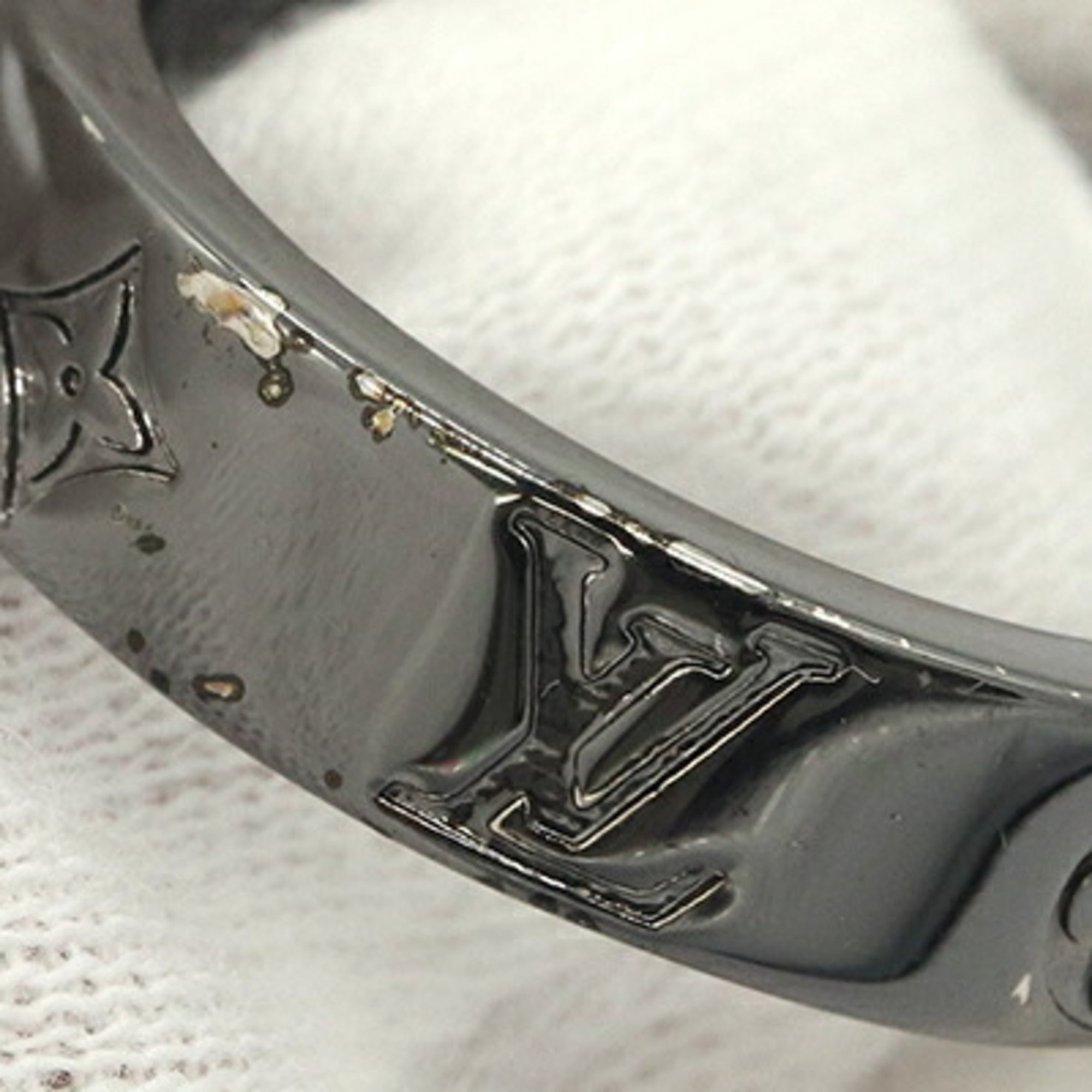 Louis Vuitton Silver Metal Ruthenium Band Ring (Pre-Owned)