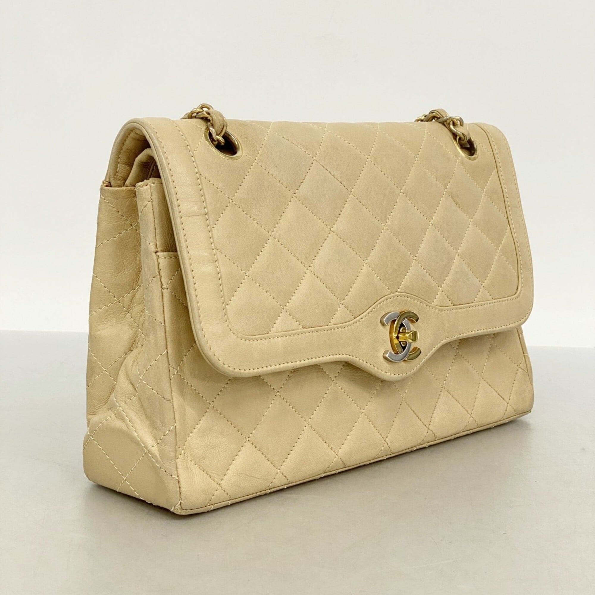 Chanel Beige Leather Shoulder Bag (Pre-Owned)