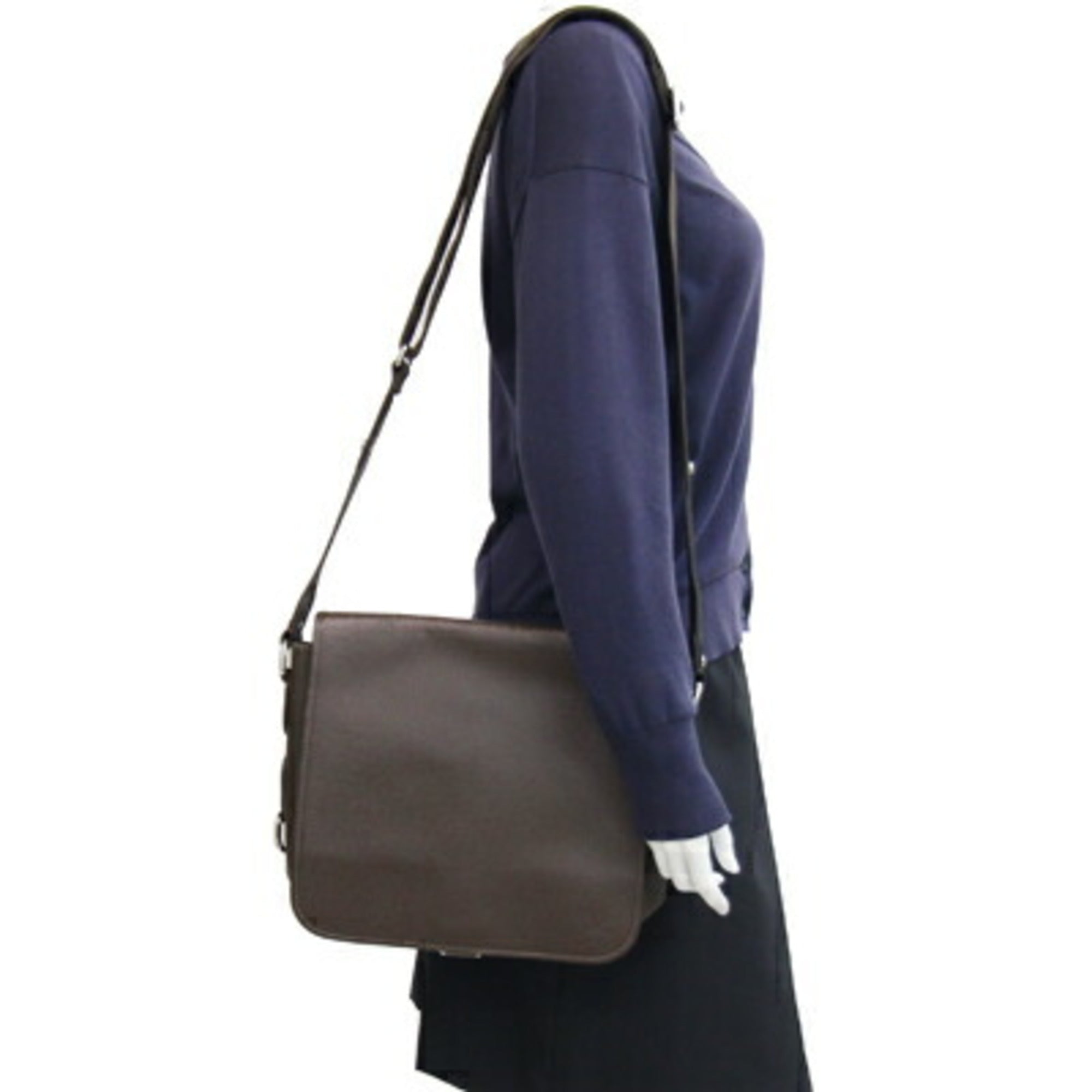 Louis Vuitton Taiga Brown Grizzly Taiga Leather Handbag Shoulder Bag (Pre-Owned)