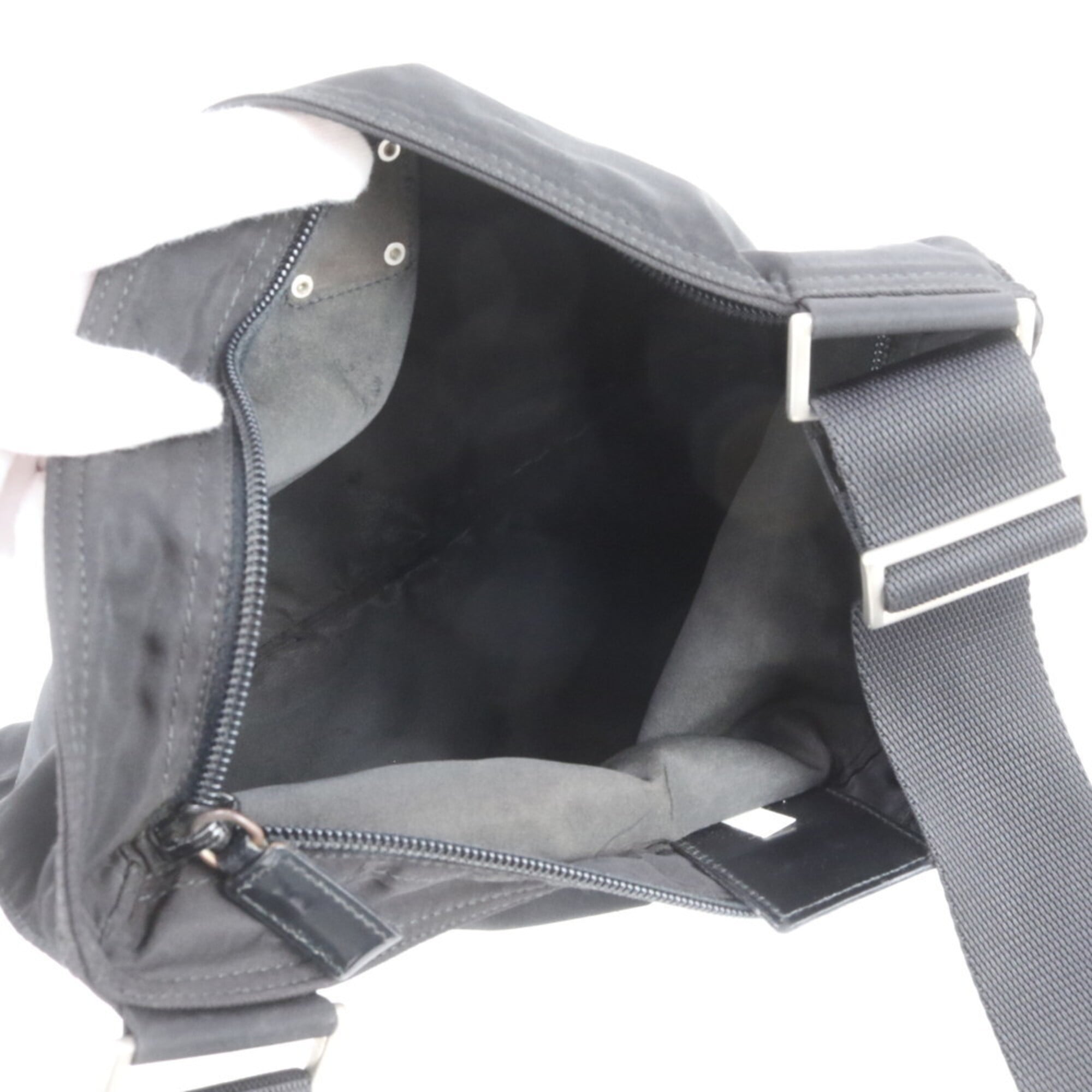 Prada Black Leather Nylon Messenger Bag Shoulder Bag (Pre-Owned)