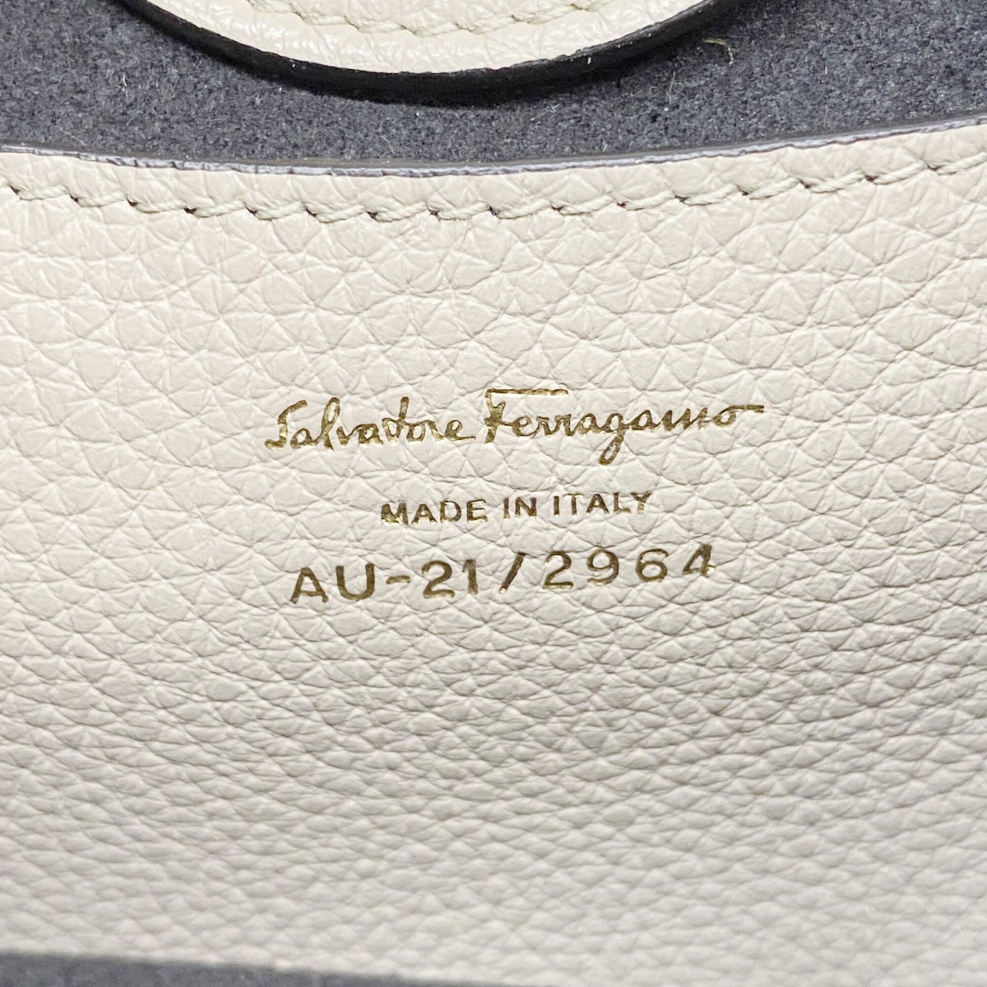 Salvatore Ferragamo Beige Leather Handbag (Pre-Owned)