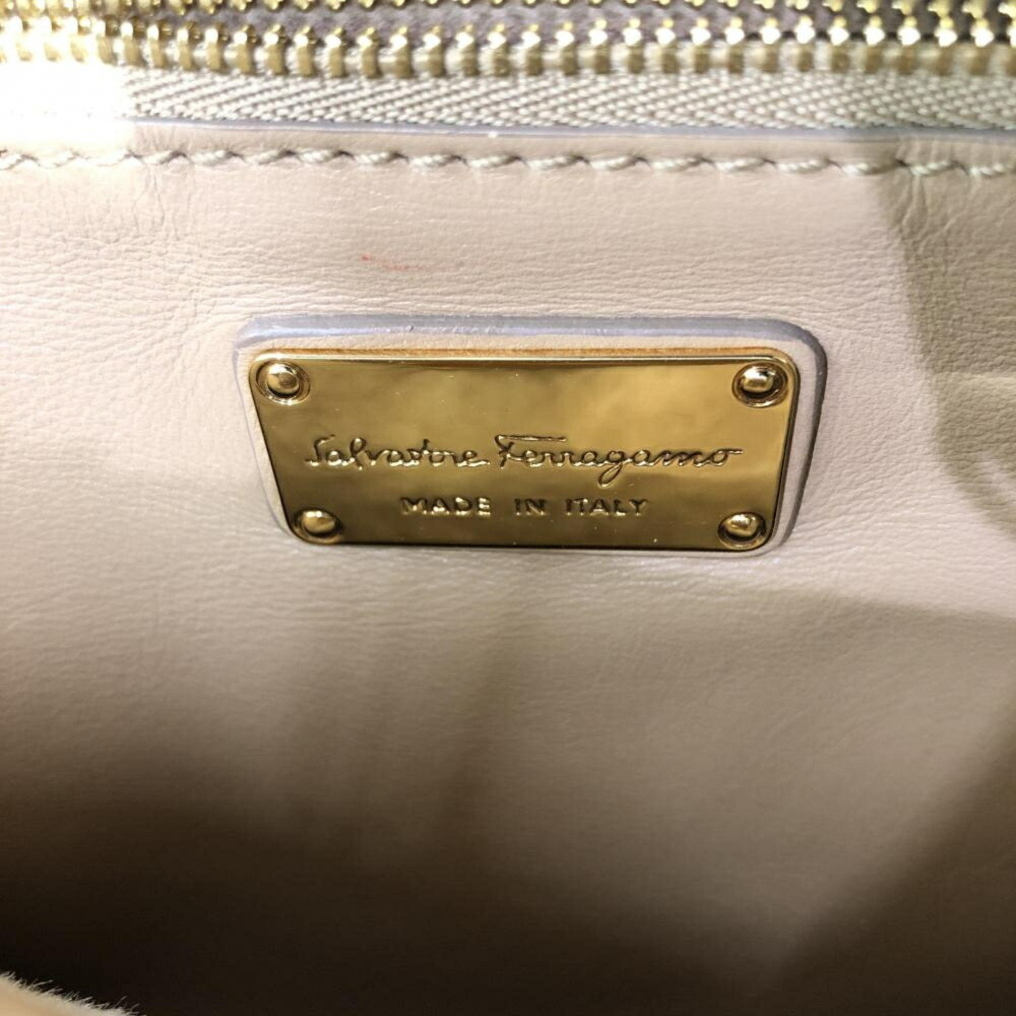 Salvatore Ferragamo Beige Handbag Shoulder Bag (Pre-Owned)