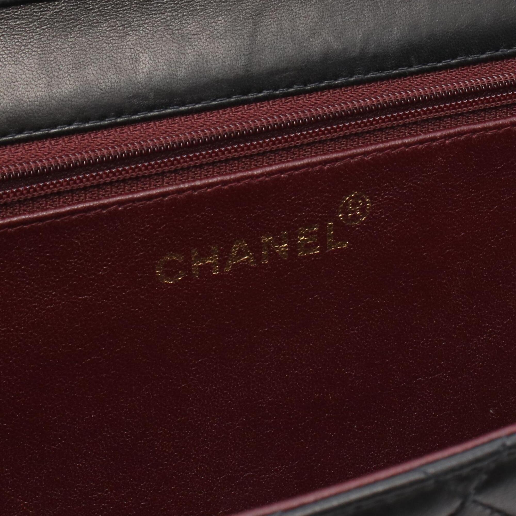 Chanel Black Leather Handbag Shoulder Bag (Pre-Owned)