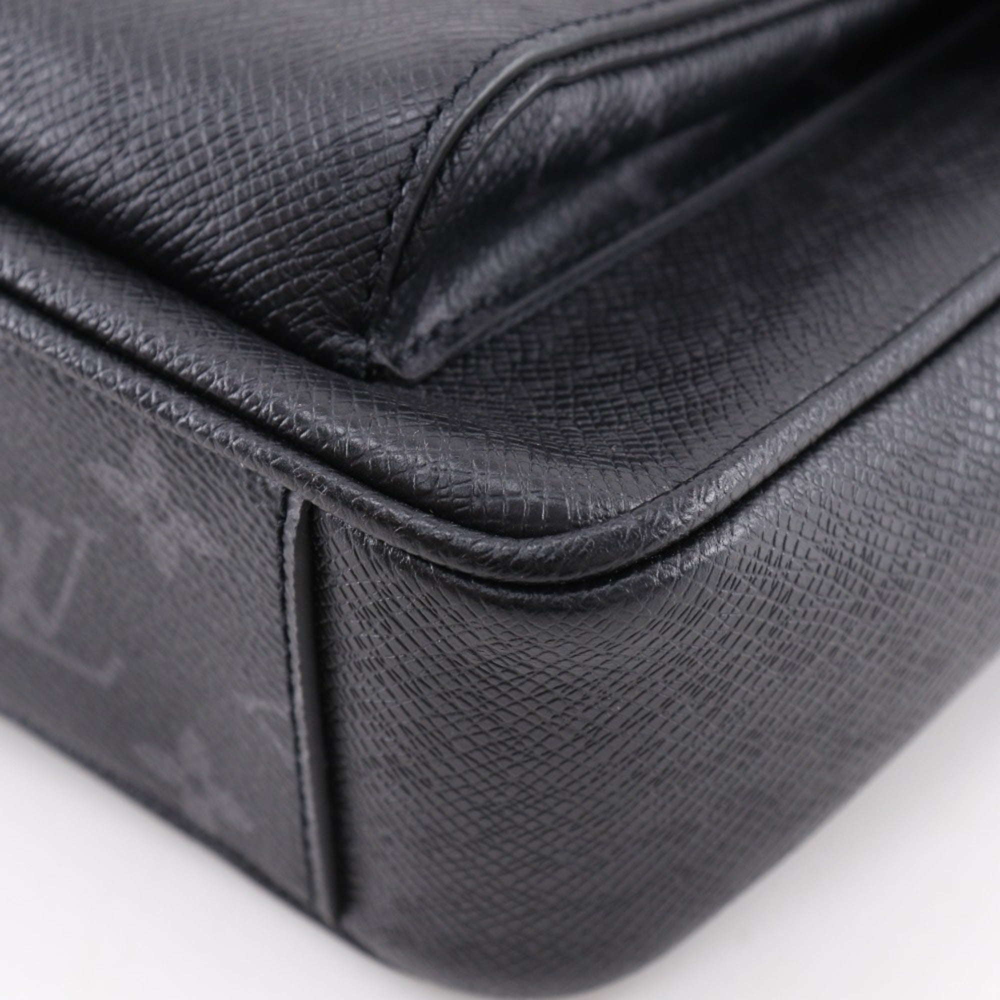 Louis Vuitton Taigarama Black Taigarama Monogram Eclipse Shoulder Bag (Pre-Owned)