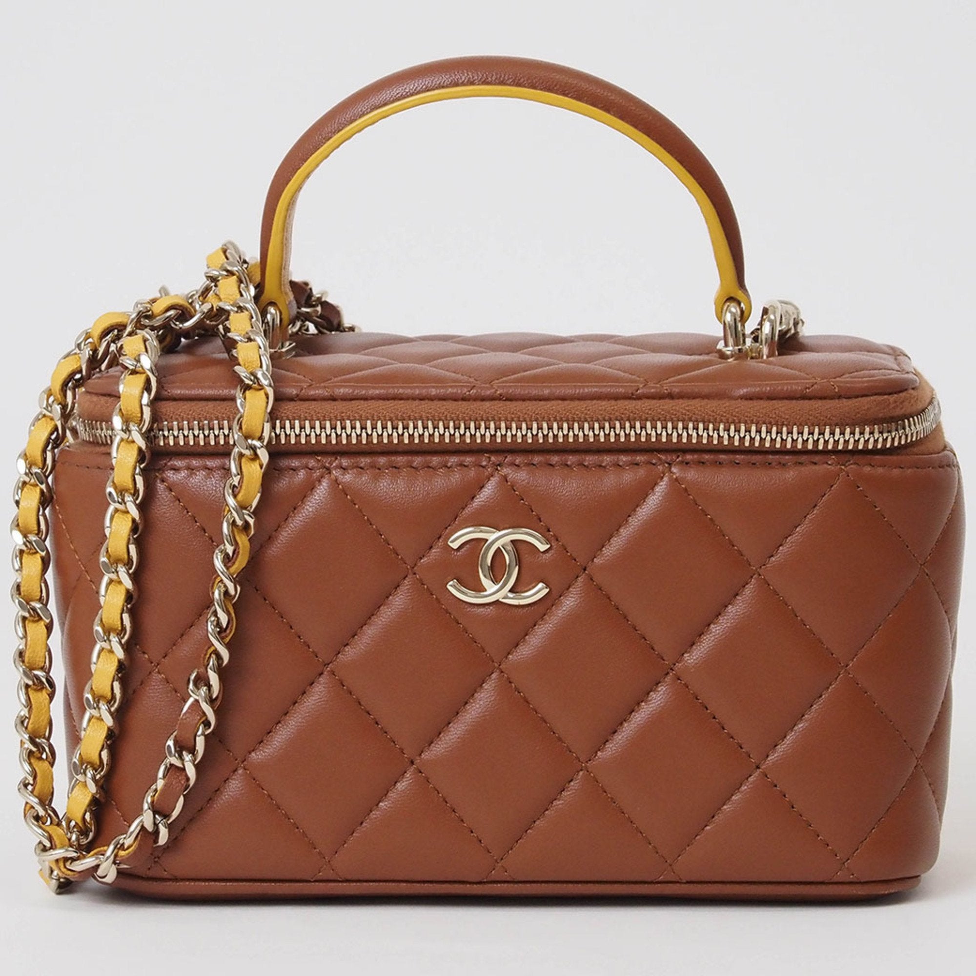Chanel Brown Leather Shoulder Bag (Pre-Owned)