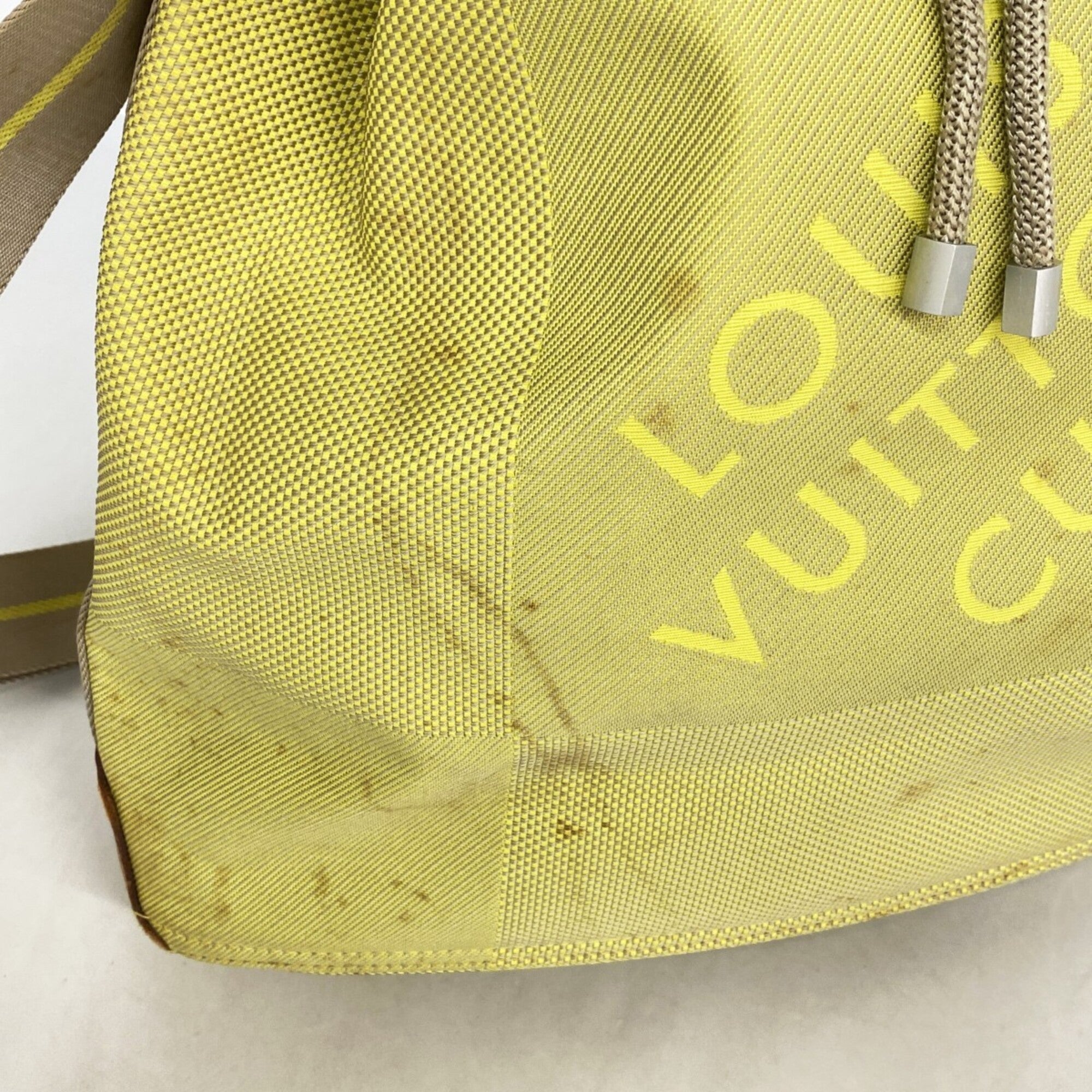 Louis Vuitton Light Green Shoulder Bag (Pre-Owned)