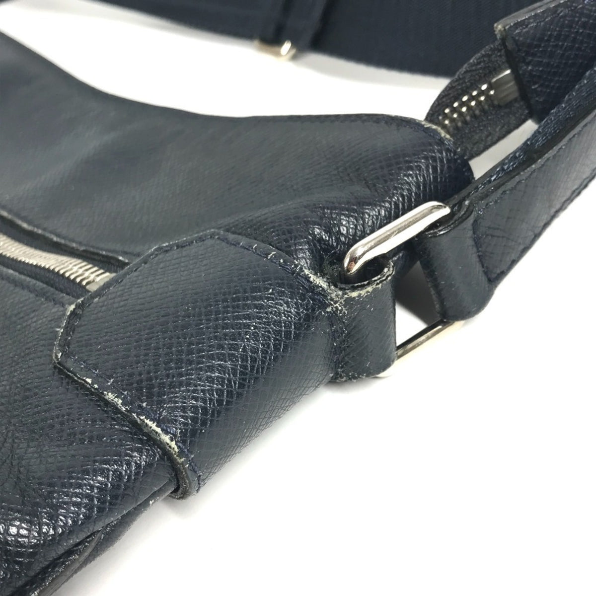 Louis Vuitton Boreal Navy Taiga Leather Leather Pochette Shoulder Bag (Pre-Owned)