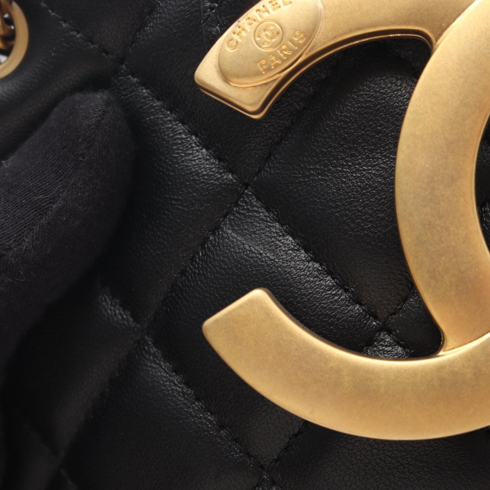 Chanel Black Leather Handbag Shoulder Bag (Pre-Owned)