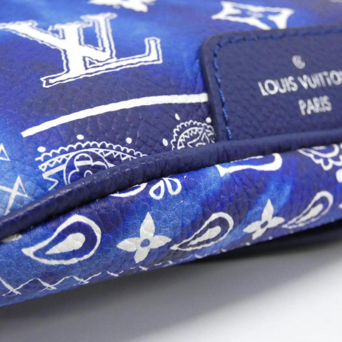 Louis Vuitton Blue Shoulder Bag (Pre-Owned)