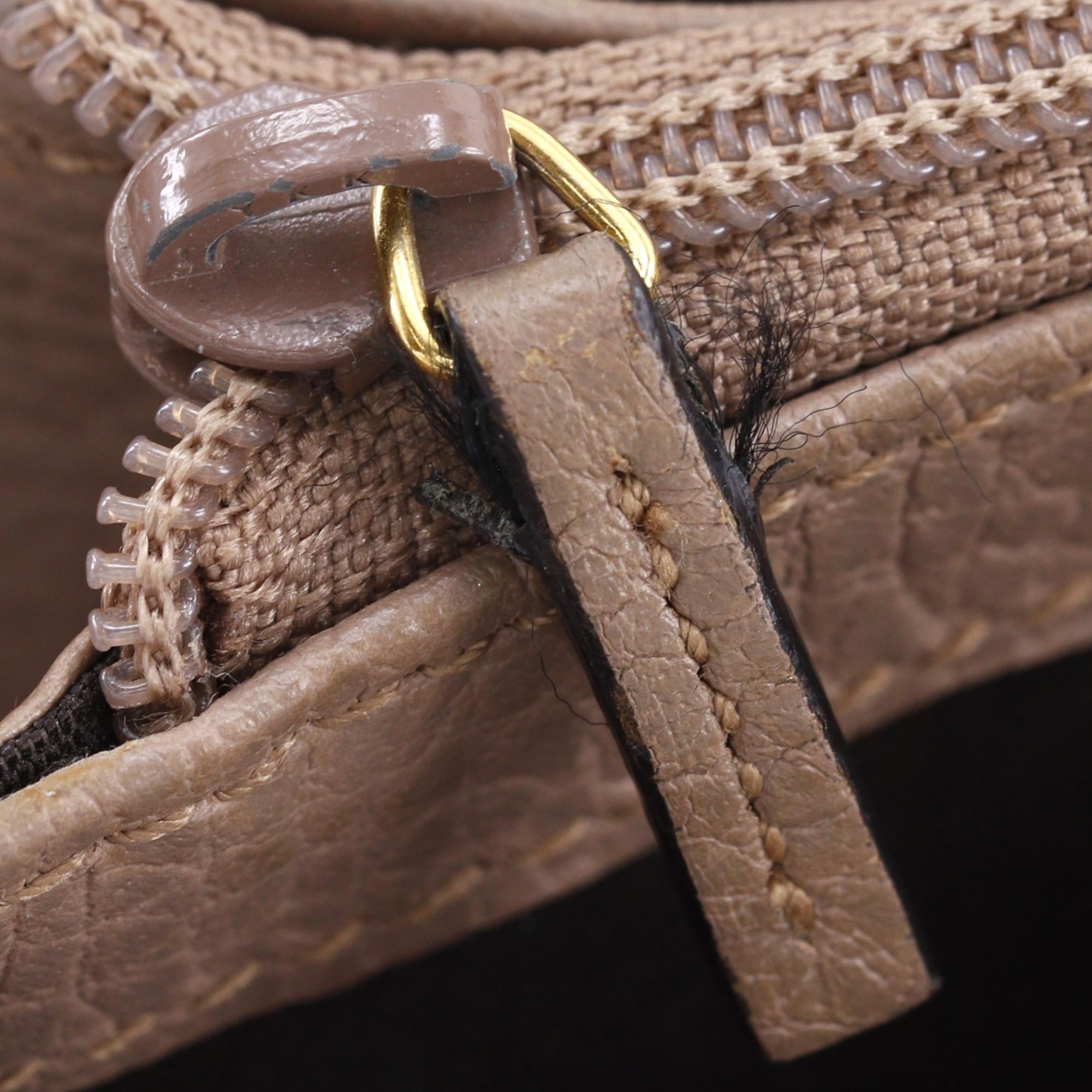 Gucci Beige Leather Chain/Shoulder Wallet (Pre-Owned)
