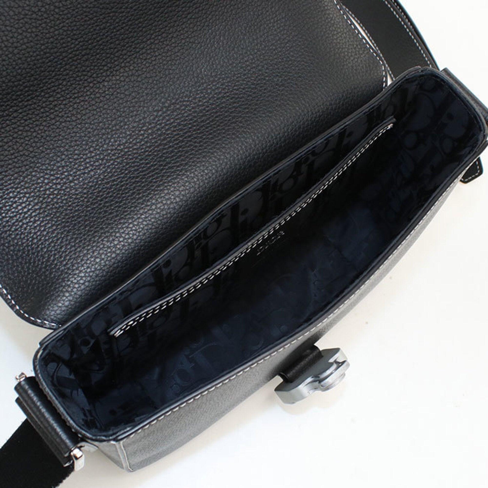 Christian Dior Black Leather Shoulder Bag (Pre-Owned)