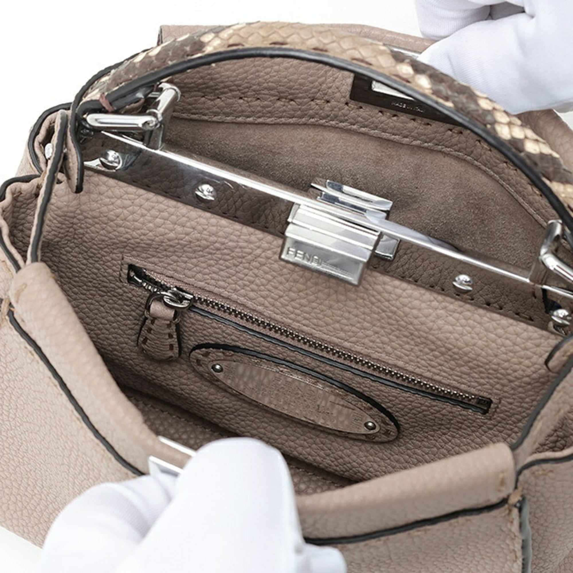Fendi Grayish Leather Handbag (Pre-Owned)