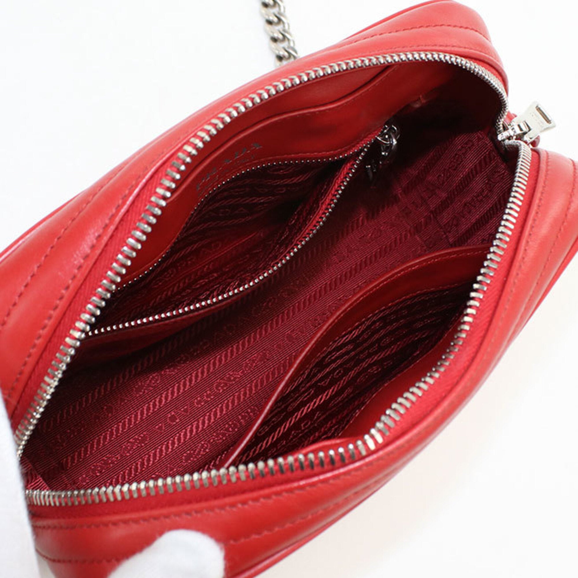 Prada Red Color Leather Shoulder Bag (Pre-Owned)