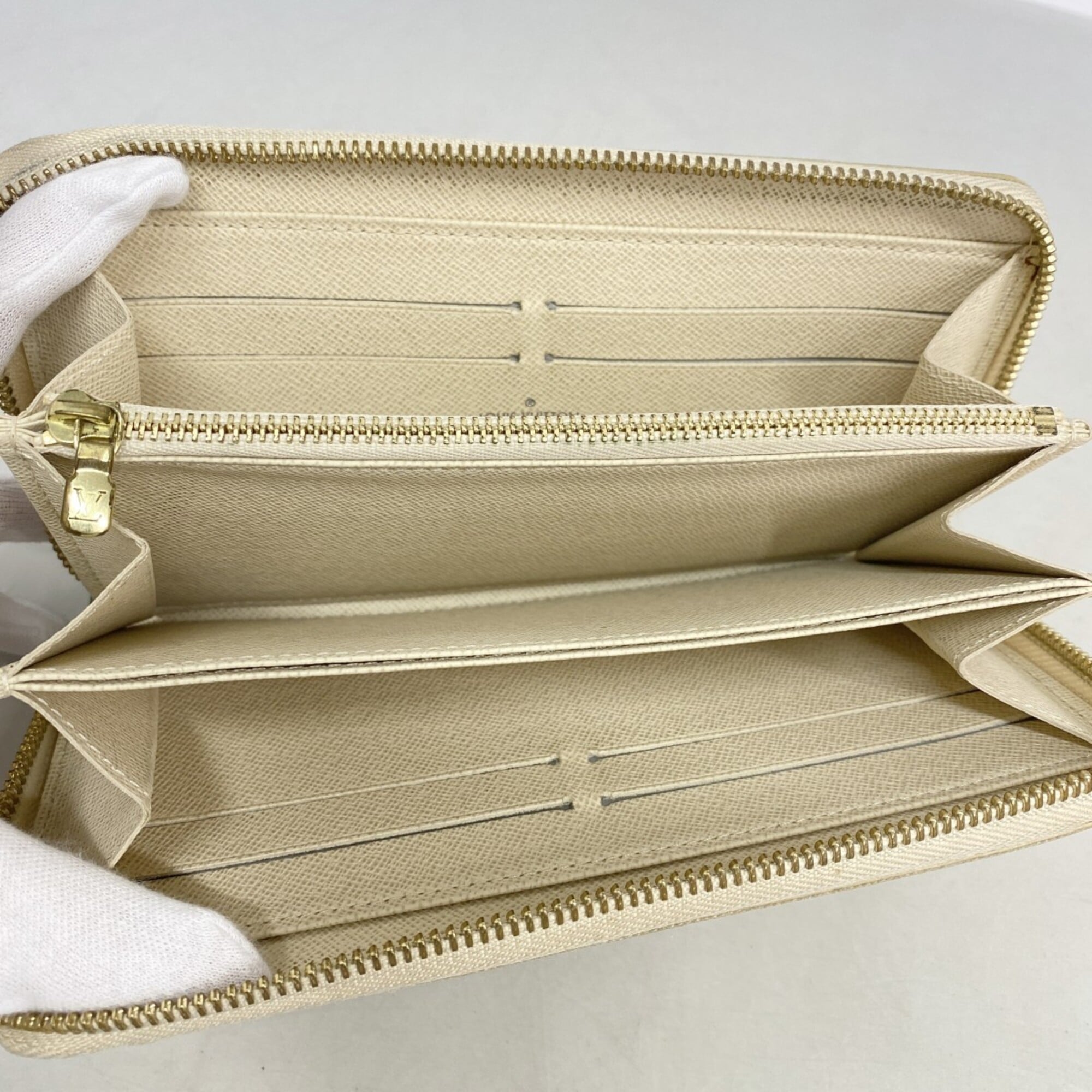 Louis Vuitton White Long Wallet (Bi-Fold) (Pre-Owned)