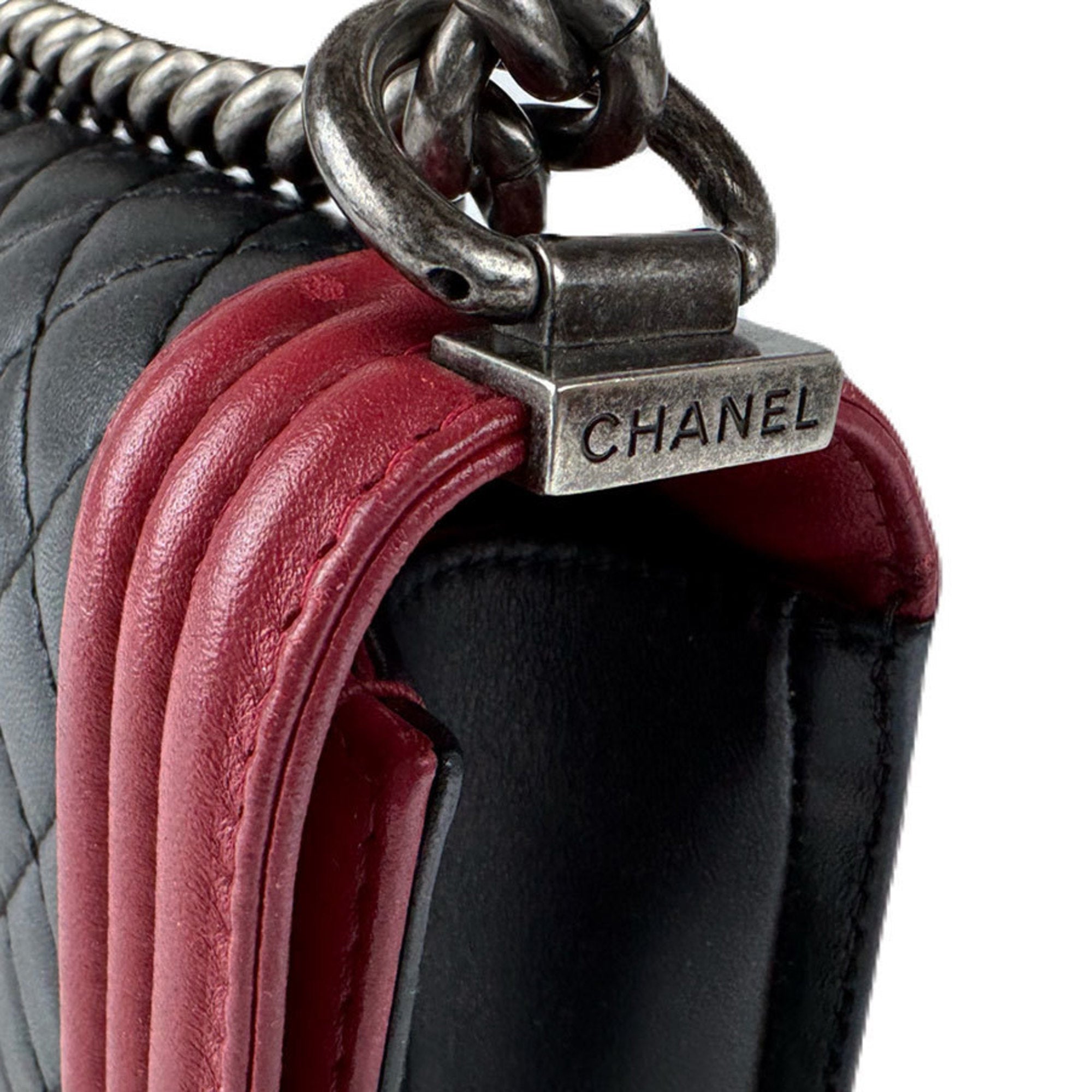 Chanel Black Red Color Leather Shoulder Bag (Pre-Owned)