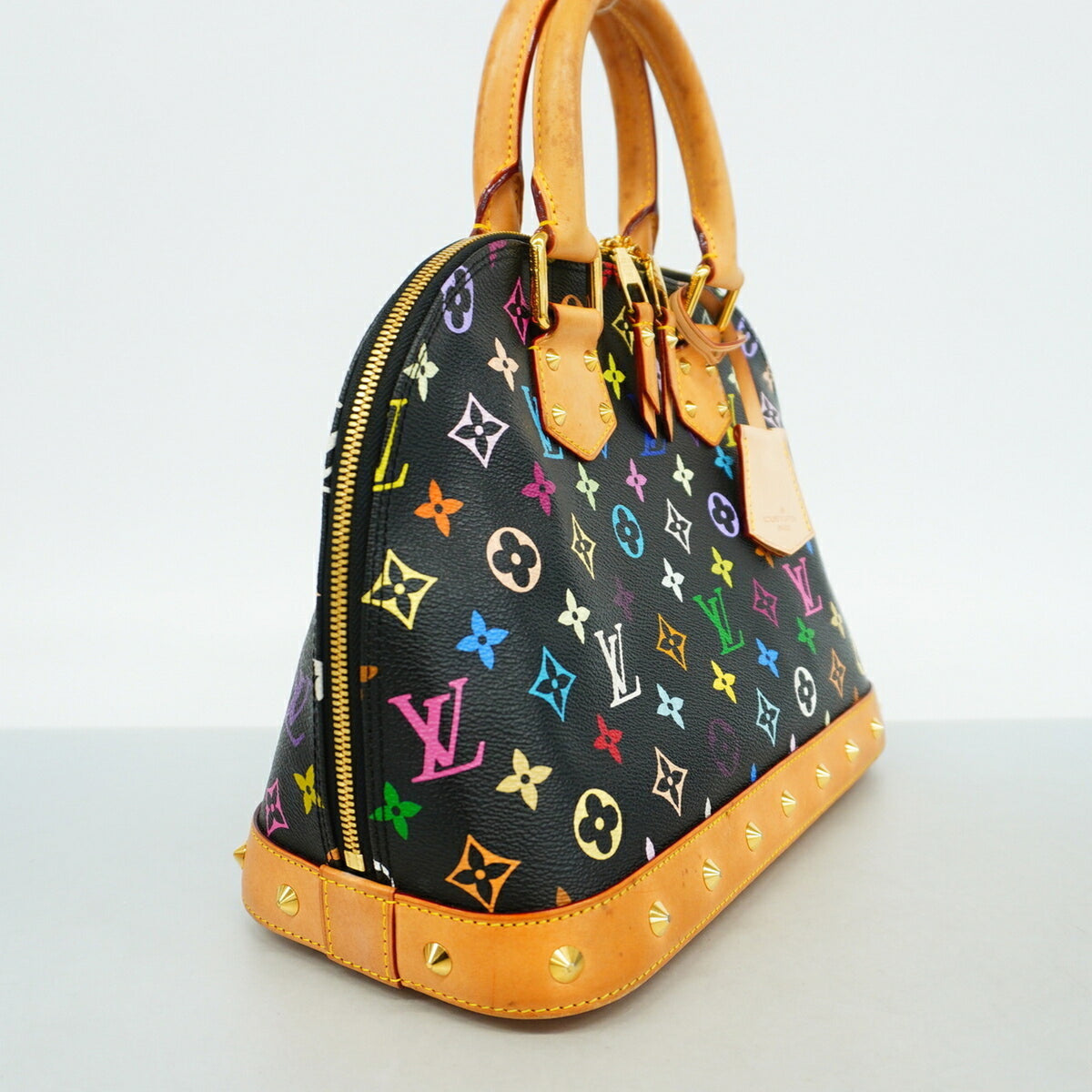 Louis Vuitton Noir Handbag (Pre-Owned)