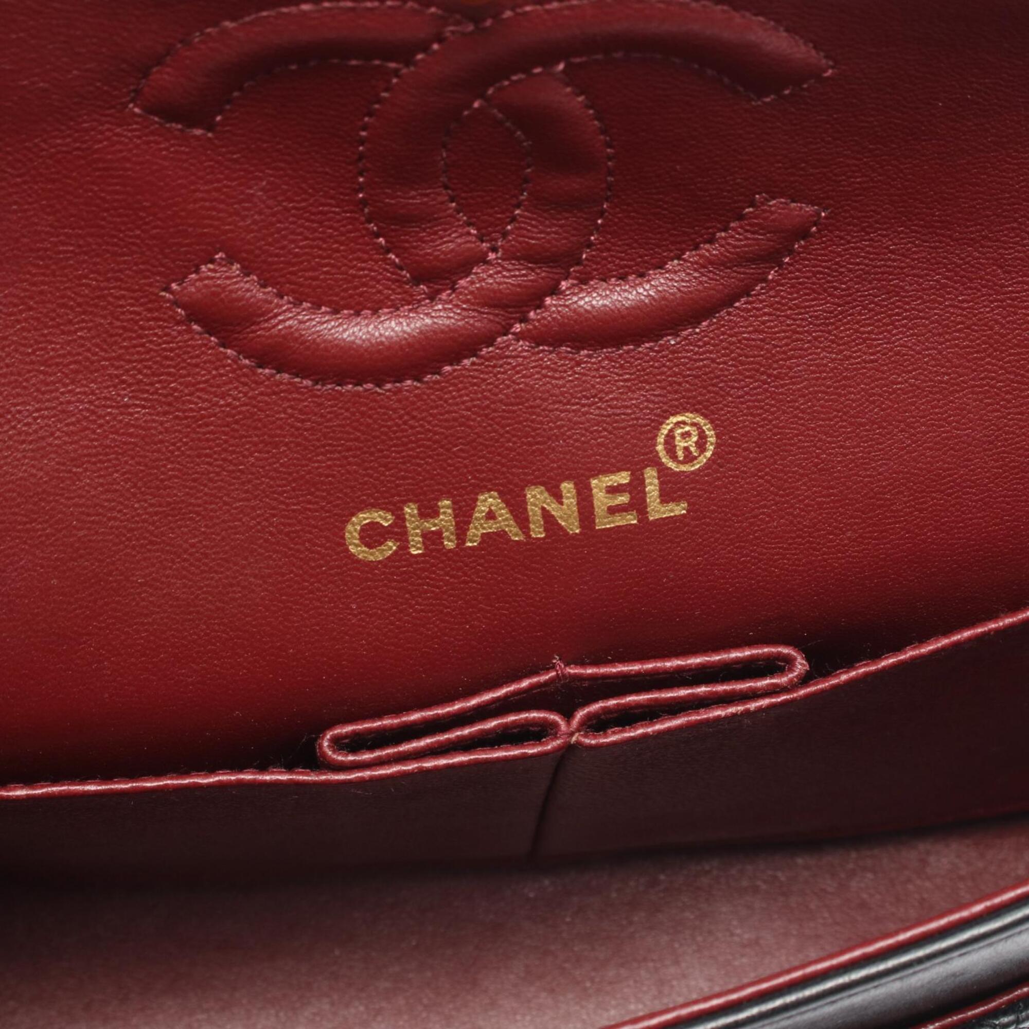 Chanel Black Leather Handbag Shoulder Bag (Pre-Owned)