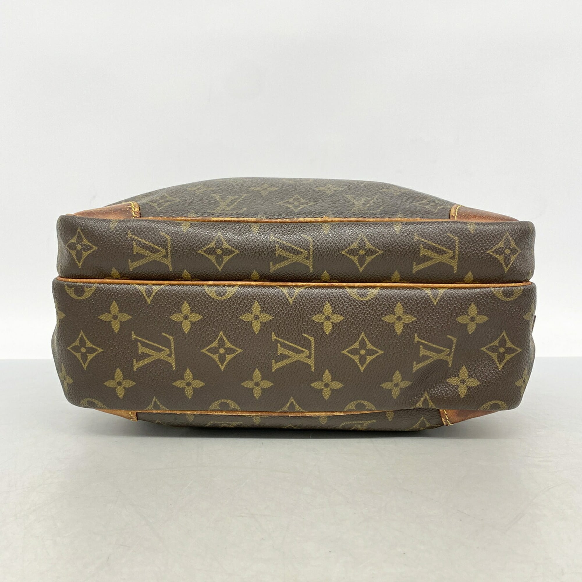 Louis Vuitton Brown Shoulder Bag (Pre-Owned)