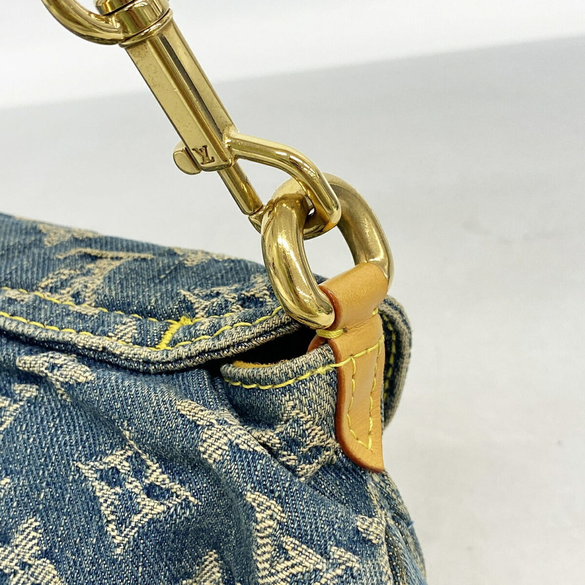 Louis Vuitton Blue Handbag (Pre-Owned)