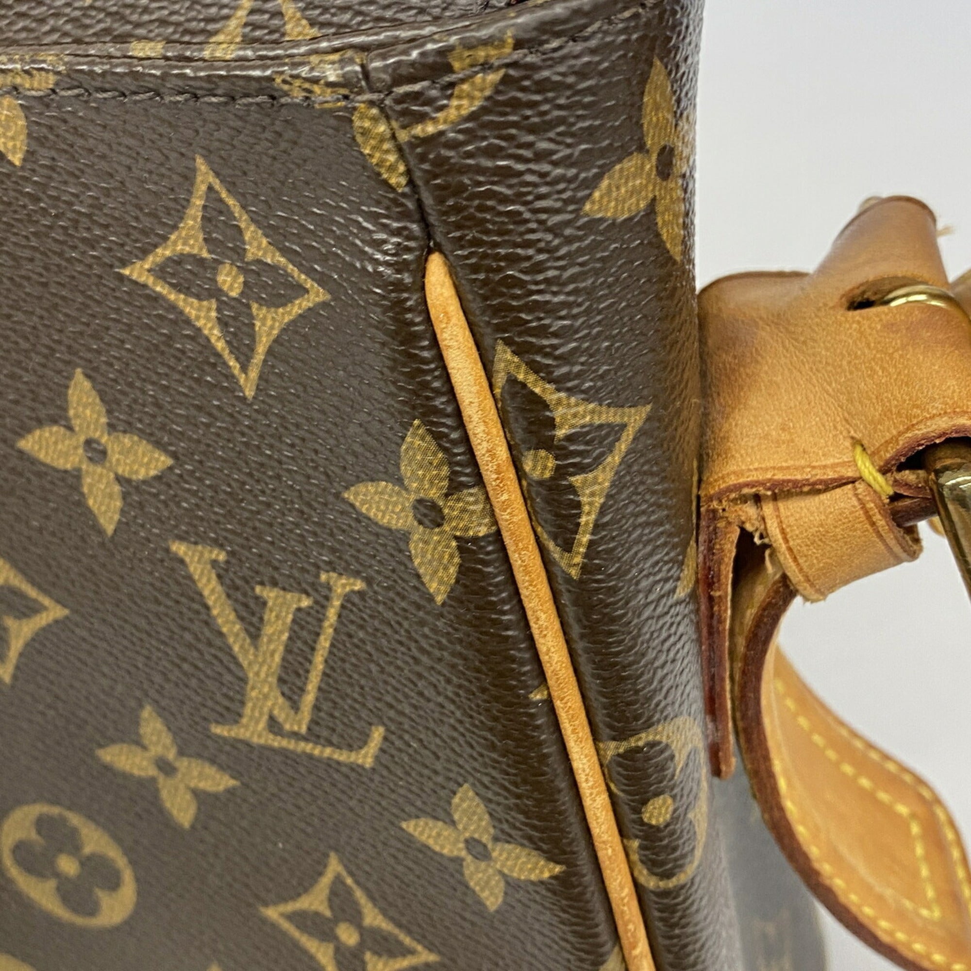 Louis Vuitton Brown Shoulder Bag (Pre-Owned)