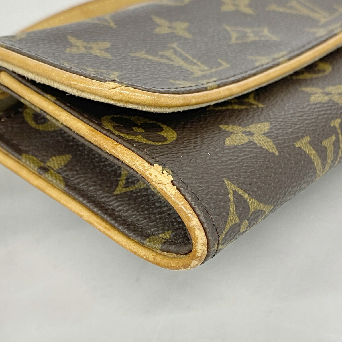 Louis Vuitton Brown Shoulder Bag (Pre-Owned)