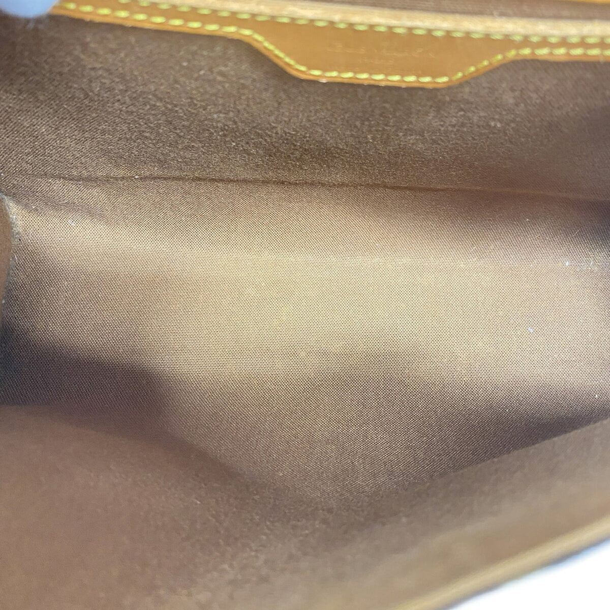 Louis Vuitton Brown Handbag (Pre-Owned)