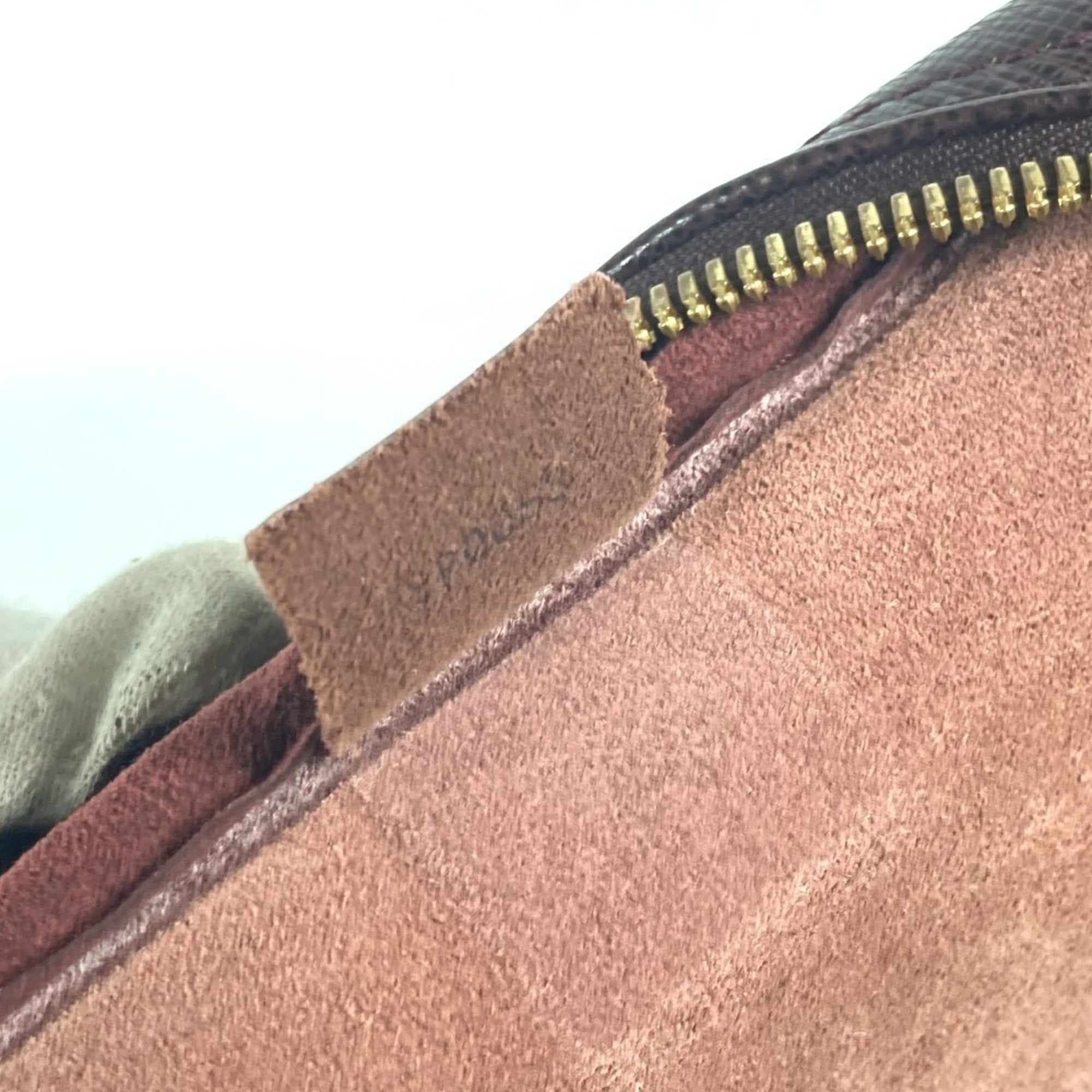Louis Vuitton Acajou Taiga Leather Boston Bag Handbag (Pre-Owned)