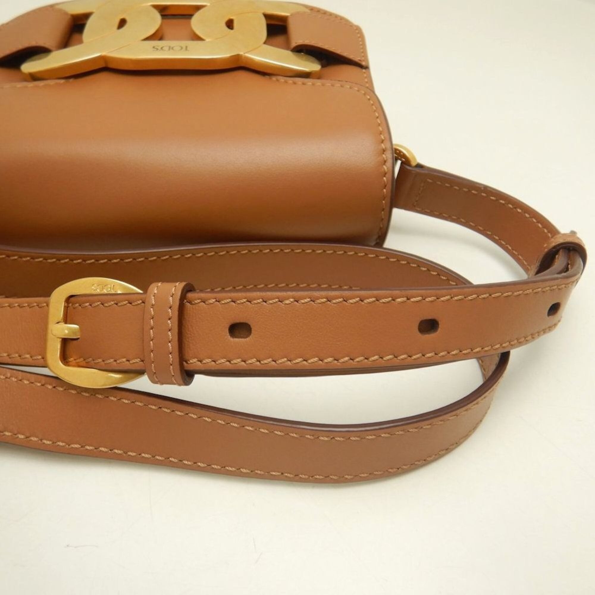 Tod's Brown Leather Shoulder Bag (Pre-Owned)