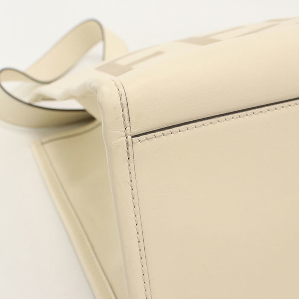 Fendi White Leather Tote Bag (Pre-Owned)