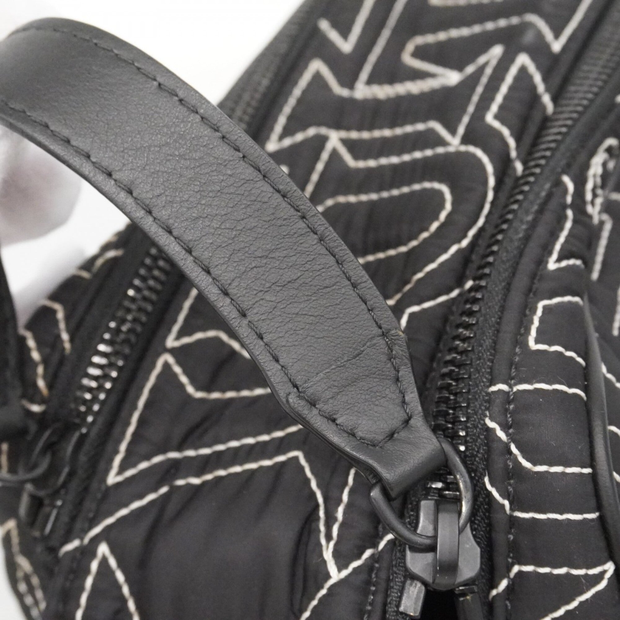 Louis Vuitton Black Handbag (Pre-Owned)