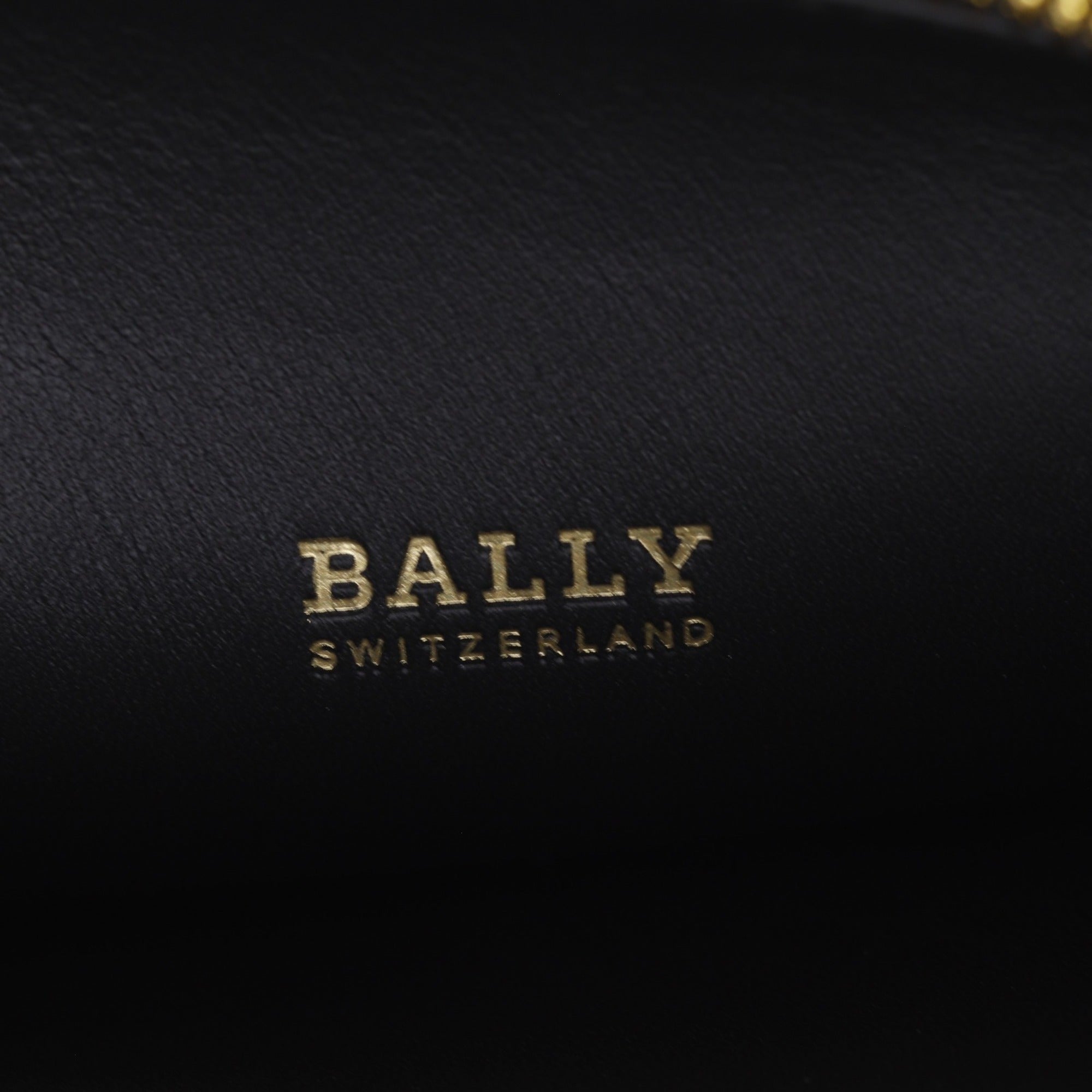Bally Black Leather Shoulder Bag (Pre-Owned)