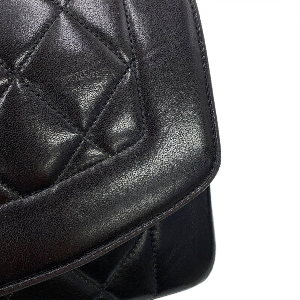 Chanel Matelasse Black Leather Shoulder Bag (Pre-Owned)