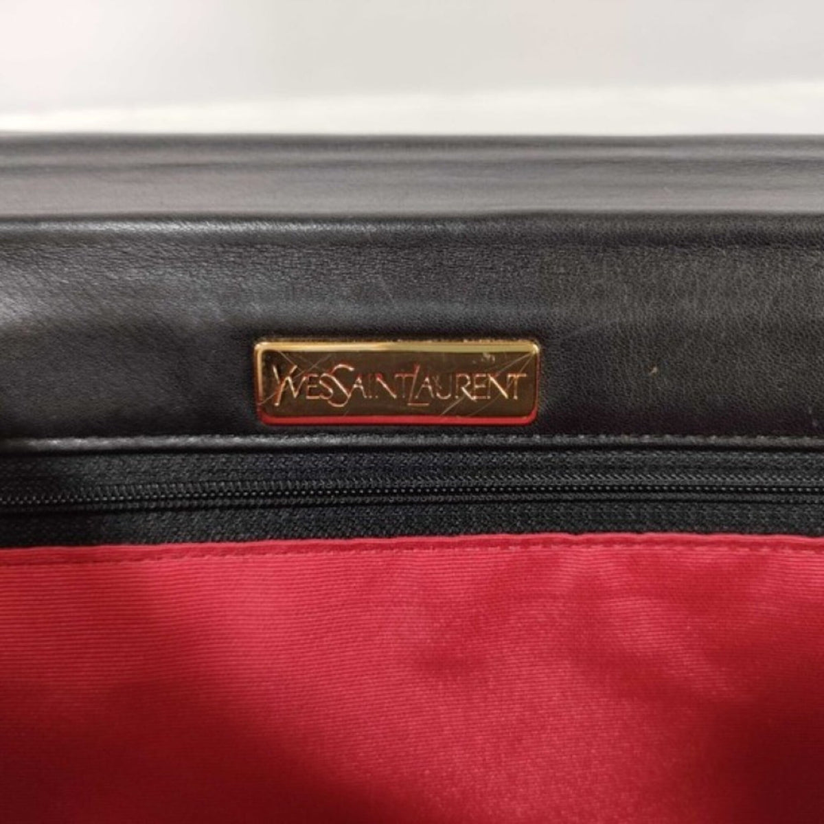 Yves Saint Laurent Black Leather Shoulder Bag (Pre-Owned)