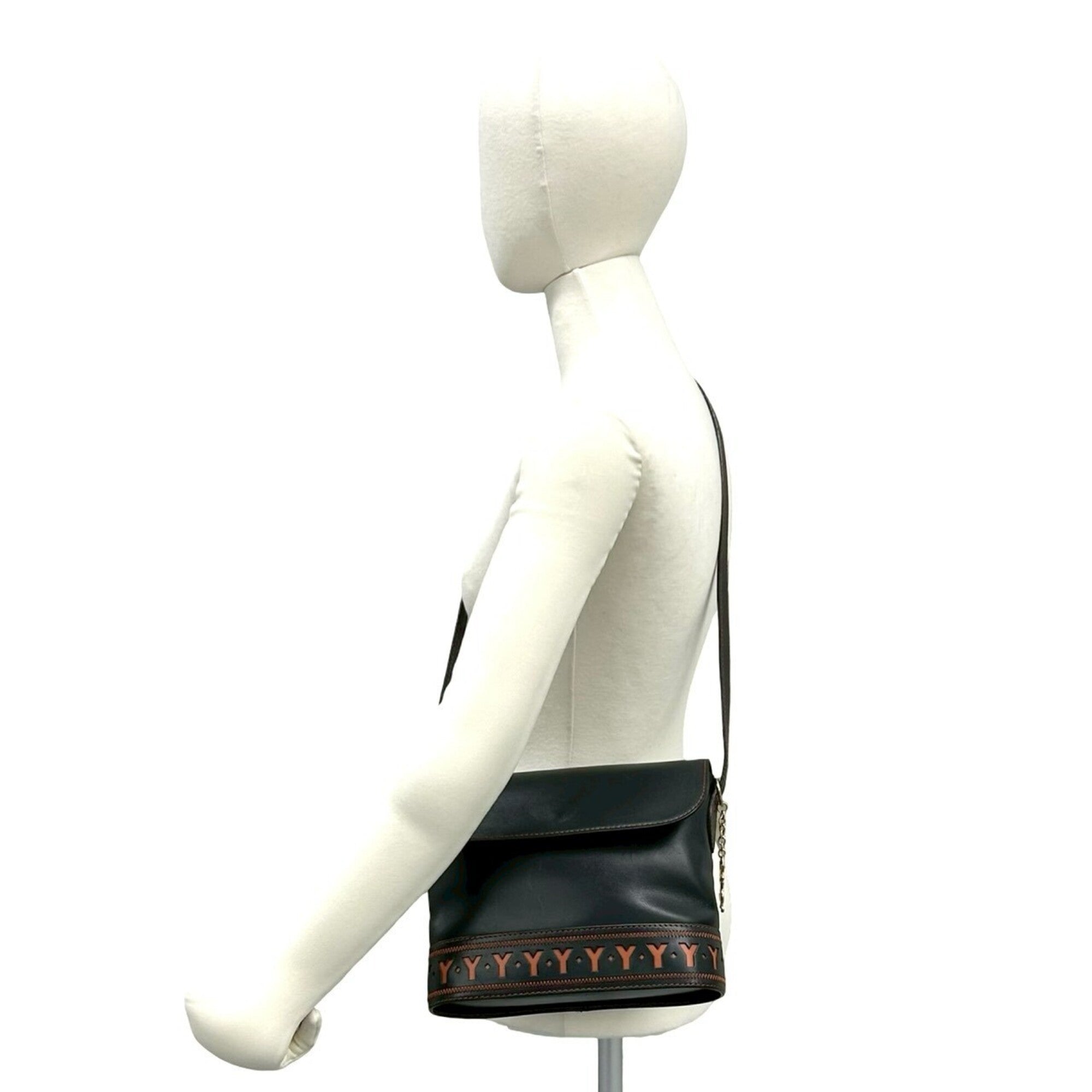 Yves Saint Laurent Black Leather Shoulder Bag (Pre-Owned)