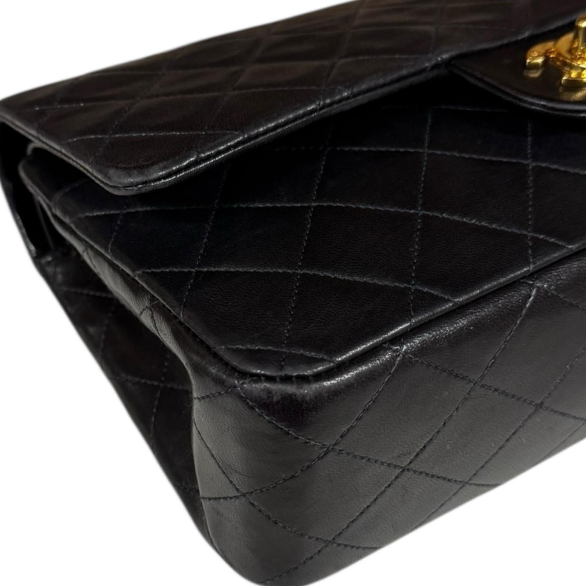 Chanel Matelasse Black Leather Shoulder Bag (Pre-Owned)