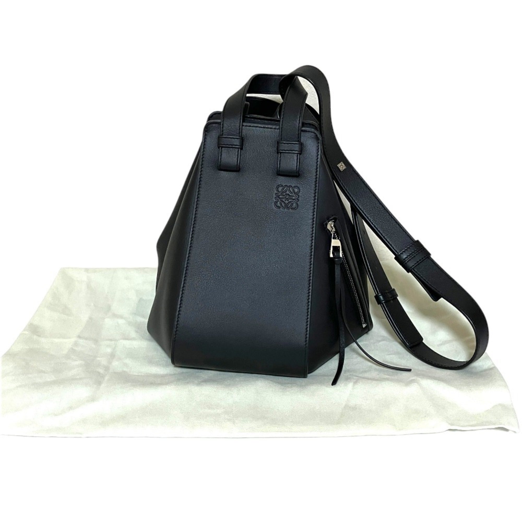 Loewe Black Leather Shoulder Bag (Pre-Owned)