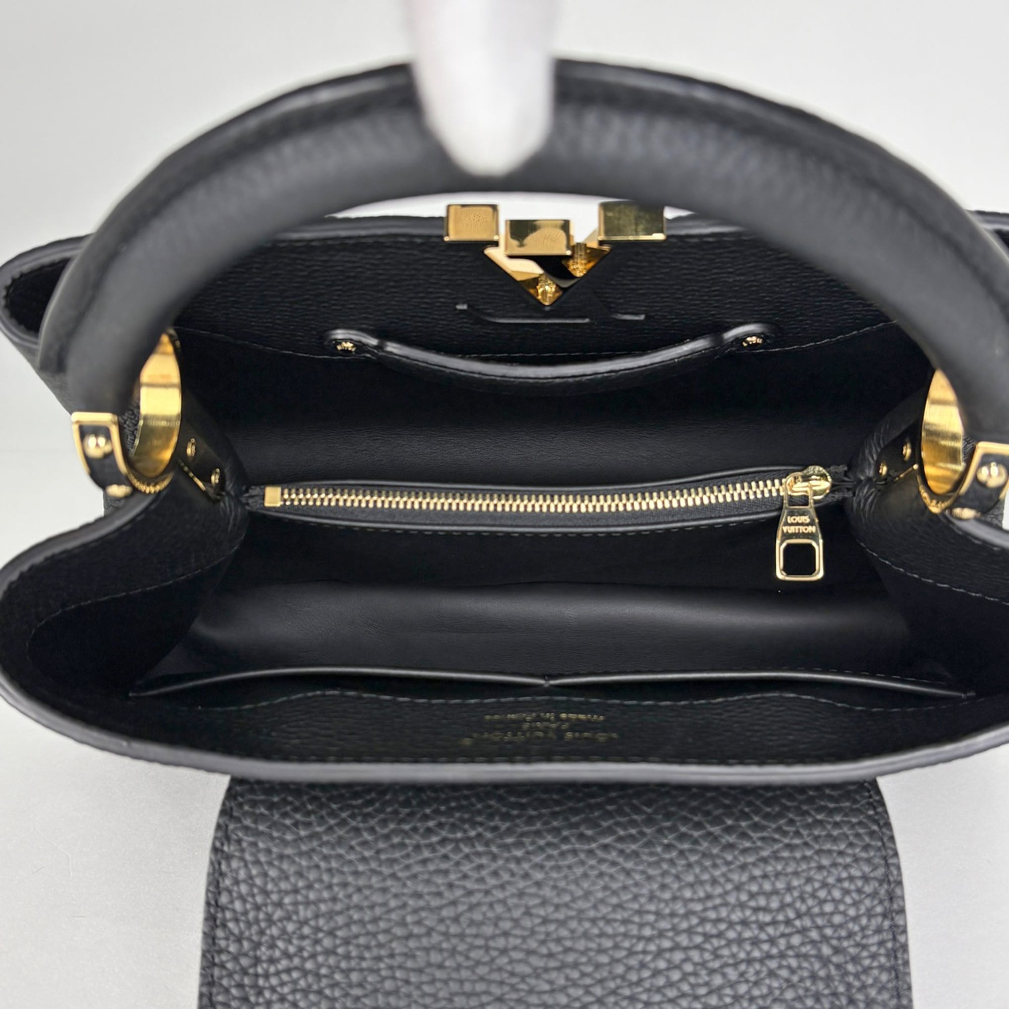 Louis Vuitton Black Noir Leather Handbag Shoulder Bag (Pre-Owned)