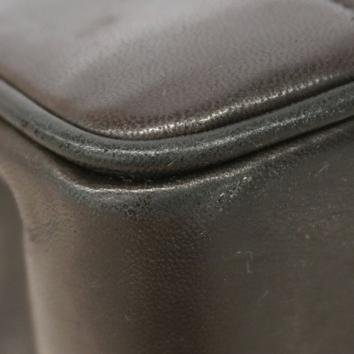 Chanel Black Leather Shoulder Bag (Pre-Owned)