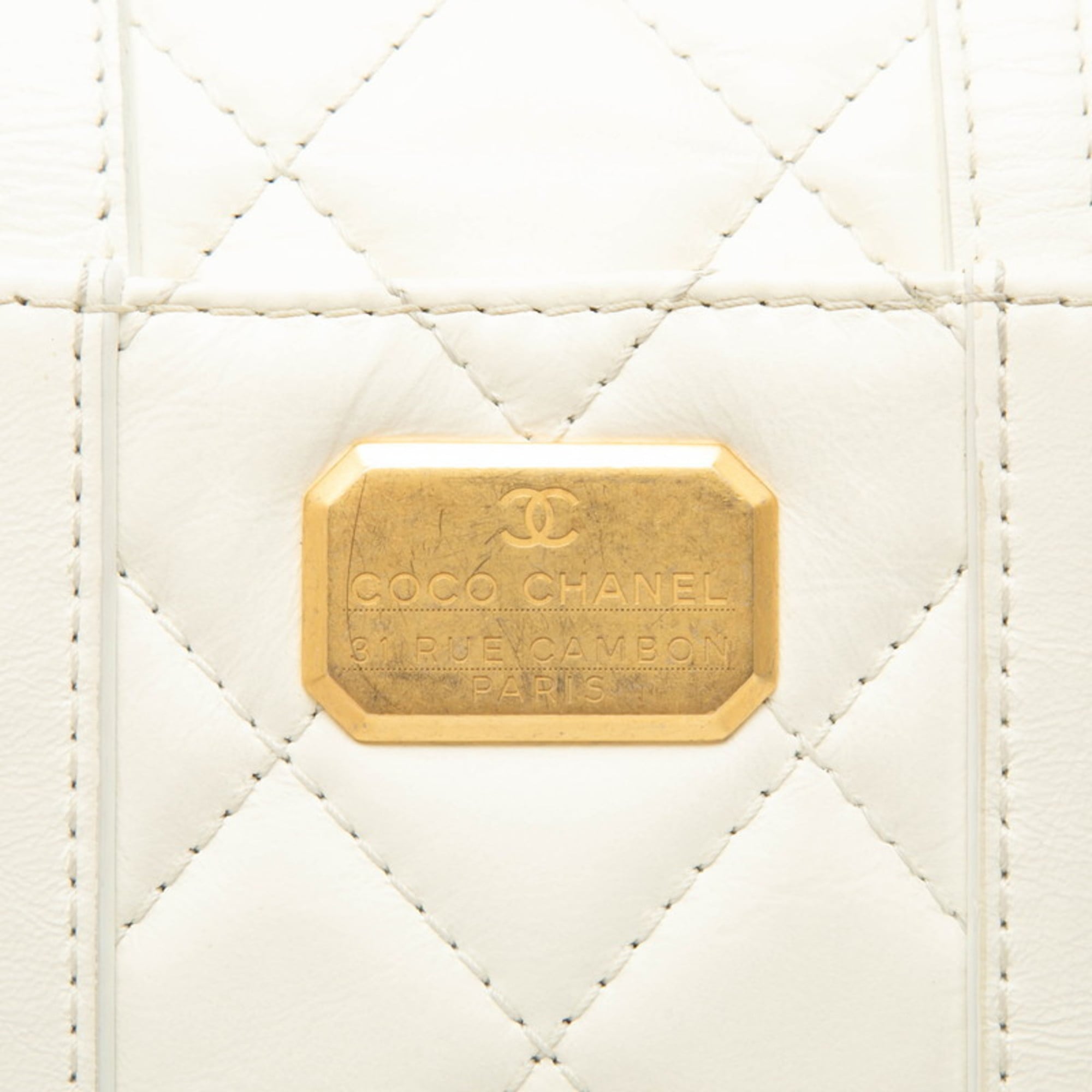Chanel Matelasse White Leather Handbag Shoulder Bag (Pre-Owned)