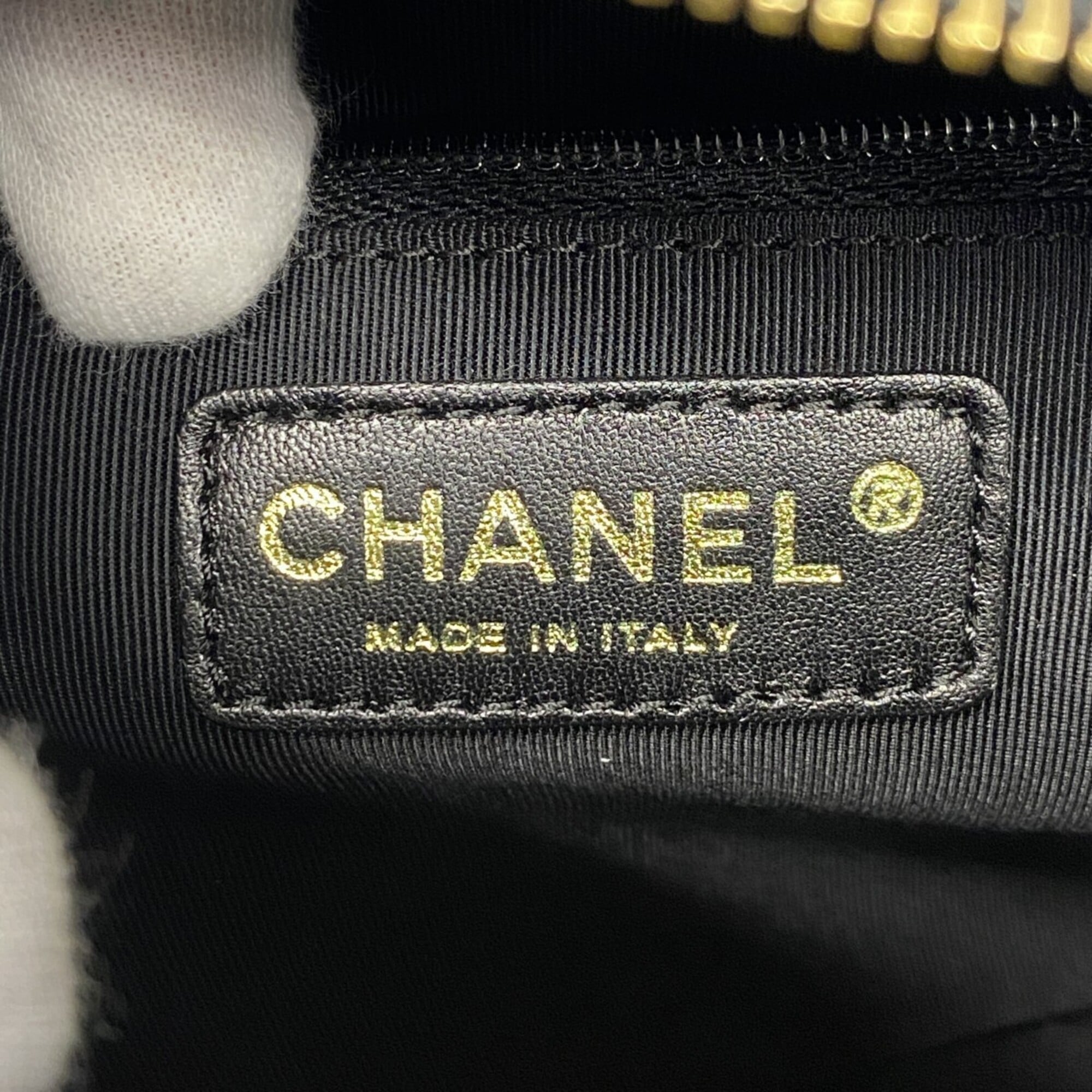 Chanel Black Grained Calfskin Handbag (Pre-Owned)