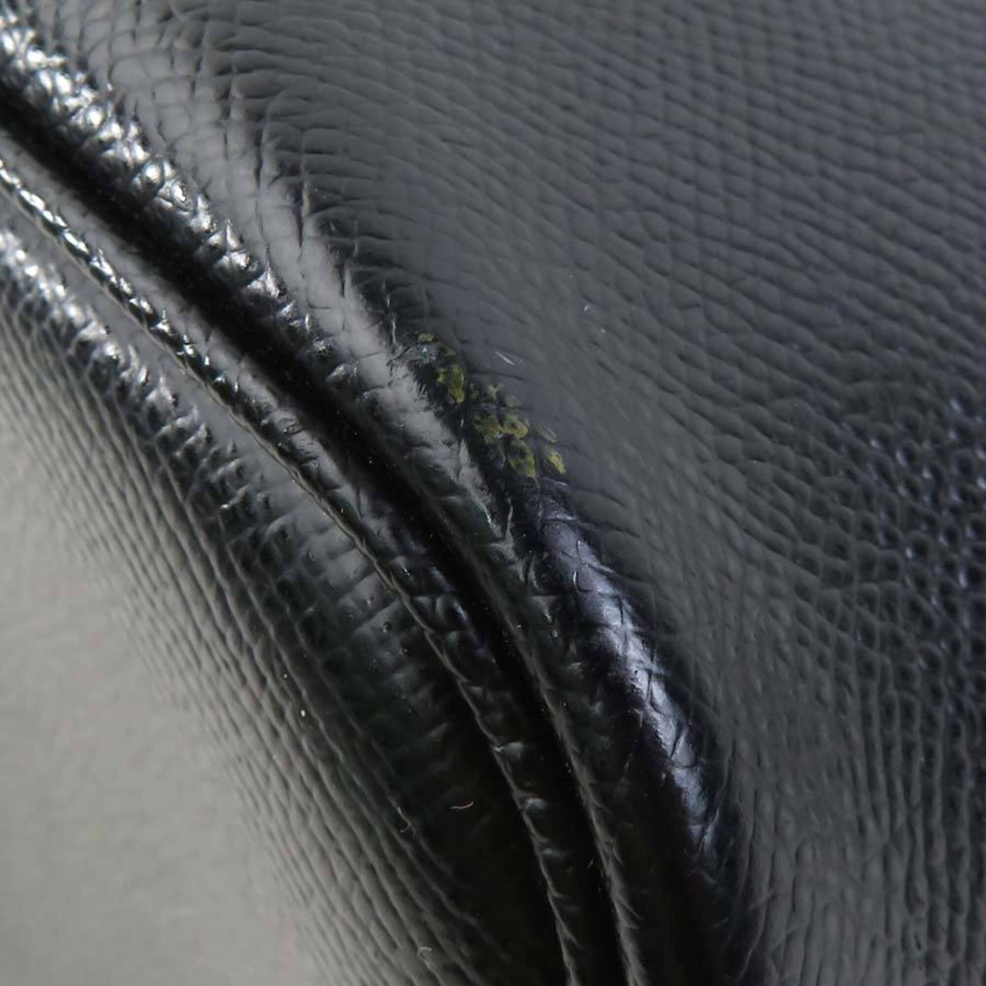 Salvatore Ferragamo Black Leather Shoulder Bag (Pre-Owned)